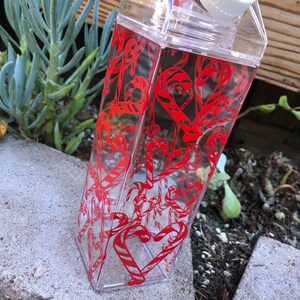 Candy Cane vakantie melkkarton waterfles, herbruikbare waterfles, volledig te bedekken met zuurstokken, of aan één kant te personaliseren!
