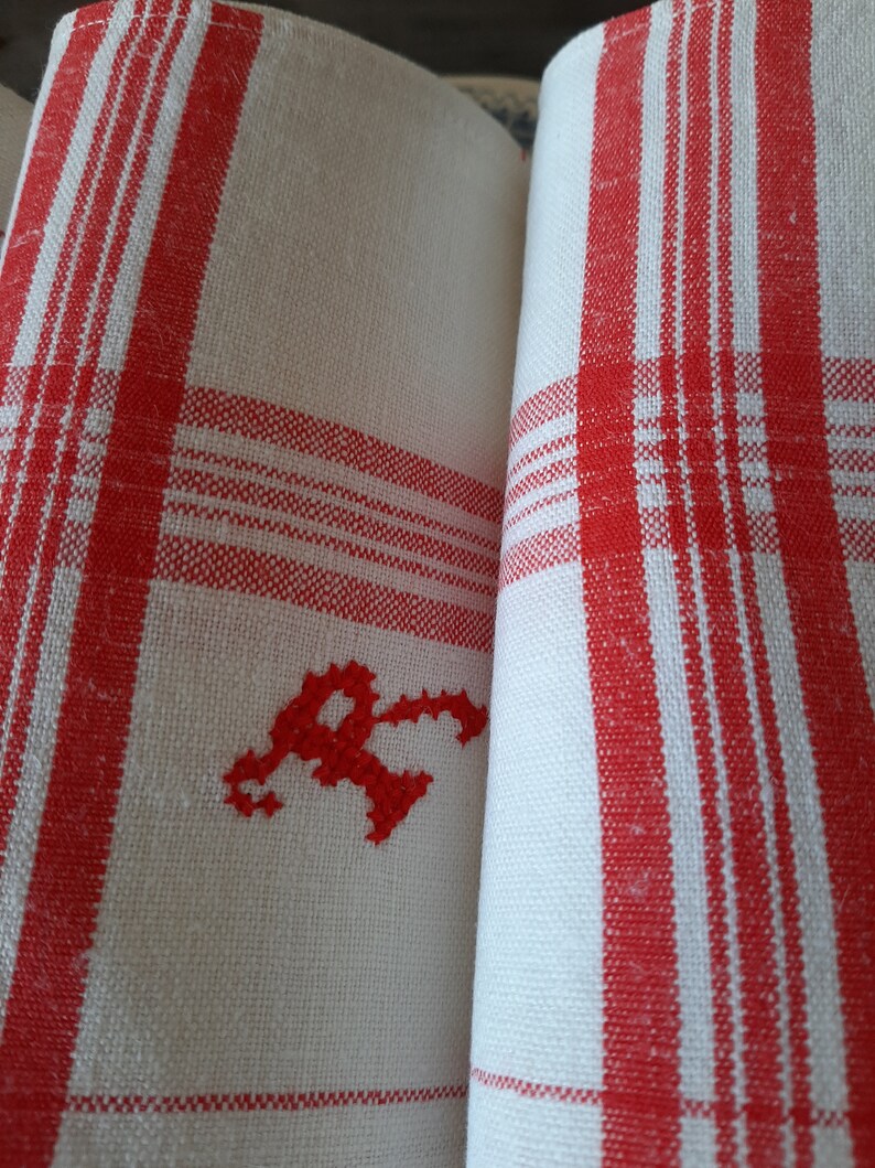 4 Serviettes de table brodées main Torchons anciens campagne vintage Français métis lin rayures rouges initiale R image 4