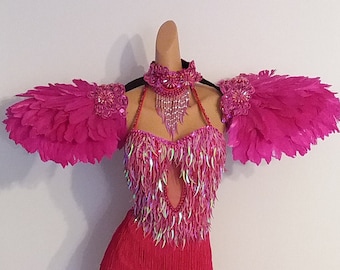 Hombreras de plumas rosa fucsia, disfraz de carnaval de samba