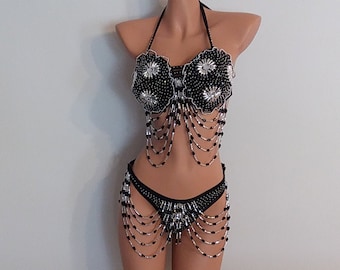 Bikini negro de dos piezas con lentejuelas y cuentas, ideal para disfraces de samba, espectáculos de carnaval, cabaret, Burning Man y desfiles del orgullo gay en Las Vegas.
