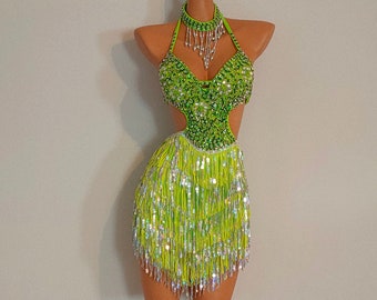 Vestido verde lima con lentejuelas y flecos - Disfraces de samba - Chica de carnaval - Las Vegas - Burlesque - Cabaret - Desfile del Orgullo