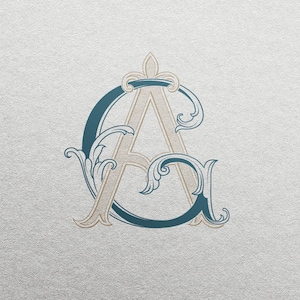Puede incluir: Un monograma de estilo vintage con las letras "A" y "G" entrelazadas. La "A" es de color beige claro, mientras que la "G" y los adornos son de color verde azulado oscuro. El diseño tiene una estética clásica y ornamentada.