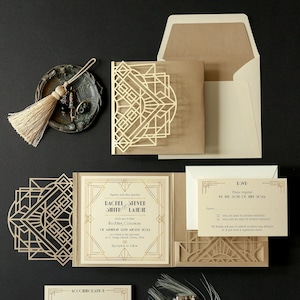 Lasergeschnittene Pocketfold-Hochzeitseinladung Gold Art-Deco&Great Gatsby Design mit 3 Einlegern, RSVP-Karte, Luxus, Pocketfold