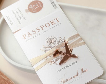 Reisepass-Hochzeitseinladung mit Rosegold & graviertem Flugzeuganhänger, Destination Wedding/Heiraten im Ausland, Luxus Hochzeit, Bordkarte