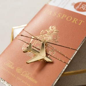 Faire-part de mariage en terre cuite, feuille d'or, étiquette d'avion dorée, carte d'embarquement avec paillettes dorées, mariage à l'étranger, billet