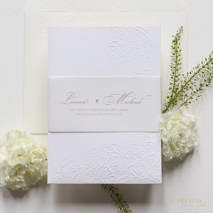 Pocketfold-Hochzeitseinladung + Blindprägung, Pergament-Bauchbinde & RSVP-Karte, RSVP-Karte, Perle, Luxus Hochzeit, Weiß