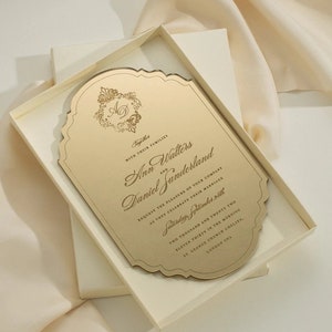 Luxuriöse Hochzeitseinladungs-Box "Form 2" mit graviertem Spiegel-Plexiglas in Gold, Einladung, Lasergestanzt, Luxus, Goldfolie, Schachtel