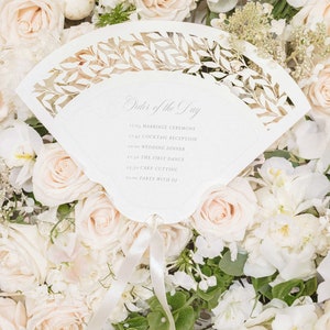 Hochzeitsfächer mit lasergeschnittenem, aufwendigem Blattmotiv und Monogramm, Hochzeitsbriefpapier, Menükarte, Order of Service