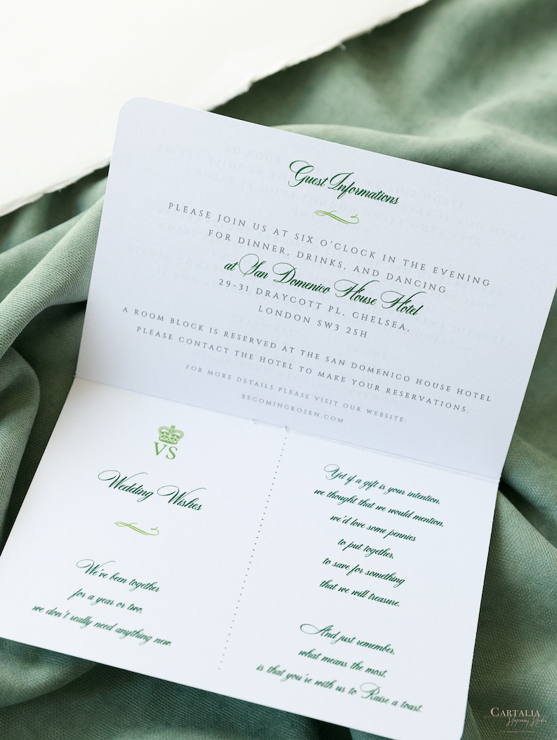 Pasaporte invitación de boda verde salvia con lámina de oro etiqueta de avión grabada, boda de destino, boda en el extranjero, lujo, tarjeta de embarque imagen 7