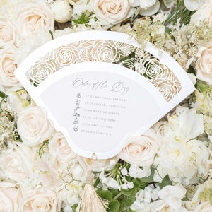 Hochzeitsfächer mit lasergeschnittenem, aufwendigem Rosenmotiv und Monogramm, Hochzeitsbriefpapier, Menükarte, Order of Service
