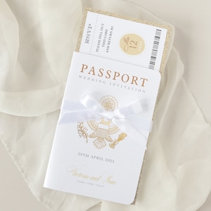 Reisepass-Hochzeitseinladung Champagner mit Glitzer, echter Goldfolie & Schleife, Destination Wedding, Auslandshochzeit, Luxus, Bordkarte