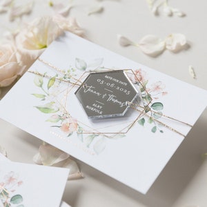 Save-the-Date Karte mit graviertem Sechseck-Spiegelmagnet Floral, Magnet, Silber, Hochzeit, STD, Blumen