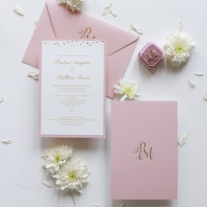 Hochzeitseinladung Rose mit Goldfolien-Monogramm + Umschlag, "Dots" Blush Pink, Goldfolie, Monogramm