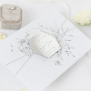 Save-the-Date Karte mit graviertem Spiegelmagnet Silber, Magnet, Sechseck, Hochzeit, STD, Boho, Grau