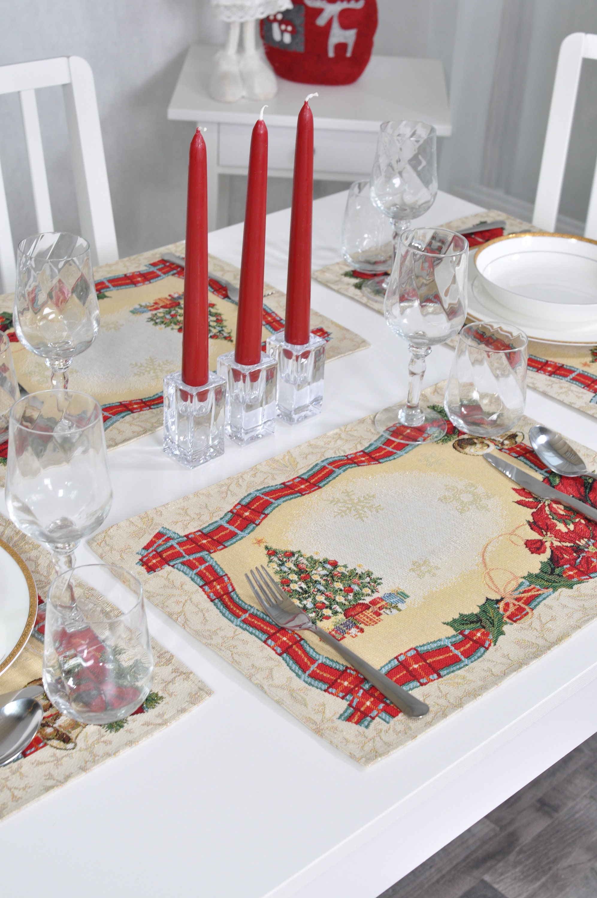 Set of 2 4 6 or 8 Gold Placemats With Christmas Tree Etsy