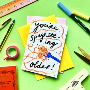 Estás espaguetizando Tarjeta de felicitación de cumpleaños divertida para mayores / Amante de la pasta Amante de la comida Saludo con juego de palabras Celebración Juego de palabras con papel de aluminio Humorístico Lindo Celebrar