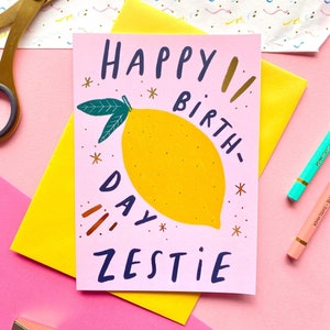 Tarjeta de cumpleaños dorada de feliz cumpleaños Zestie / Tarjeta de cumpleaños para una amiga / Linda tarjeta de cumpleaños para ella / Tarjeta de cumpleaños con limón / Tarjeta con lámina dorada