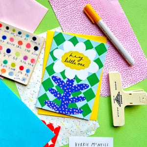 Cartão de felicitações Hey Little One para um novo bebê | Cartão para recém-nascido | Cartão fofo para bebê | Cartão para novo bebê | Cartão Hey Little One para um novo bebê | Cartão floral para bebê |