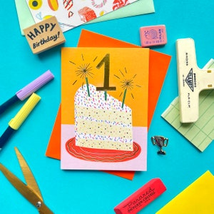 Tarjeta con forma de pastel para el primer cumpleaños / Linda tarjeta para el primer cumpleaños / Tarjeta de cumpleaños con forma de rebanada de pastel / Tarjeta con papel dorado para el primer cumpleaños / Idea para regalo de primer cumpleaños