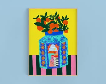 Pode incluir: Um vaso de cerâmica azul e branco com um padrão floral e uma cena de uma cidade dentro. O vaso está cheio de um ramo de frutas cítricas laranja.