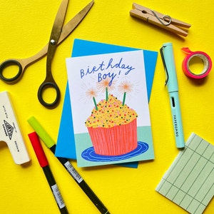 Verjaardagsfeestje cupcakekaart | feestvarken kaart | verjaardagskaart voor hem | Leuke verjaardagstaartkaart | Blauwe en gele verjaardagstaartkaart |