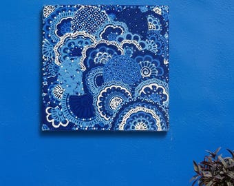 Tableau Majorelle, aux motifs floraux (hénné), à la peinture acrylique, bleu blanc et bleu marine, sur toile fait main