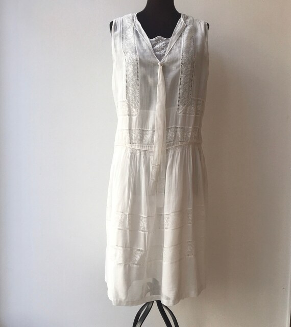 Adorable Vintage Embroidered White Cotton 1920s Da