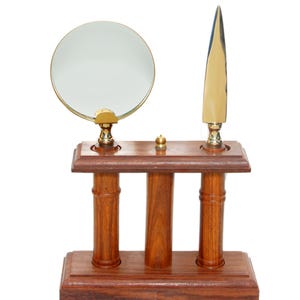 Lupa y abrecartas de latón y madera
