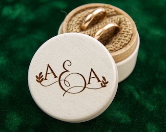 weiße Eheringbox lasergravierte Namen Holz ovale Kreisbox personalisierte Ringbox