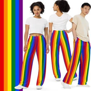 プライドフェスティバルストライプ柄ユニセックスワイドレッグパンツ。LGBTQプラスサイズレインボーストライプパンツ、クラウンコア、ラウンジウェア、パジャマボトムス