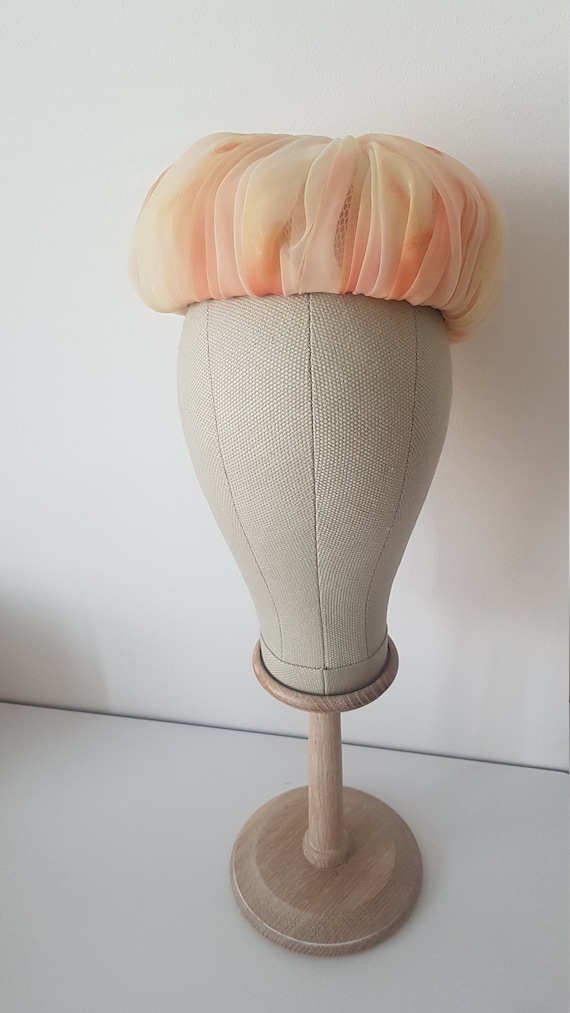 Vintage ca 1960s peach tulle pillbox hat