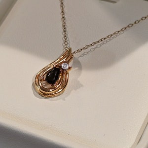 Vintage druppelvormige gouden ketting met zwarte onyx accent uit het midden van de eeuw