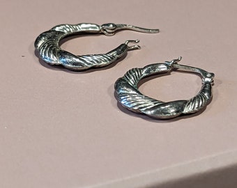 Estate 1950s Scalloped Detail Hoop Lever Back Hoop Earrings