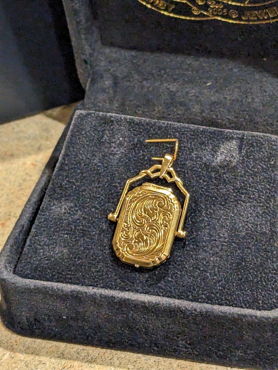 Immaculate Solid Gold Spinner Embossed Bottom Ope… - image 9