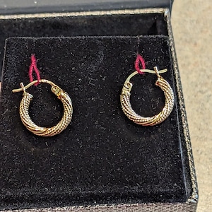 Vintage 14K Gold Miligrain Swirl Embossed Hoop Earrings, Two Toned