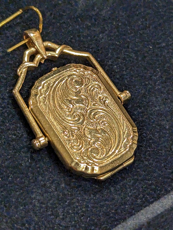 Immaculate Solid Gold Spinner Embossed Bottom Ope… - image 5