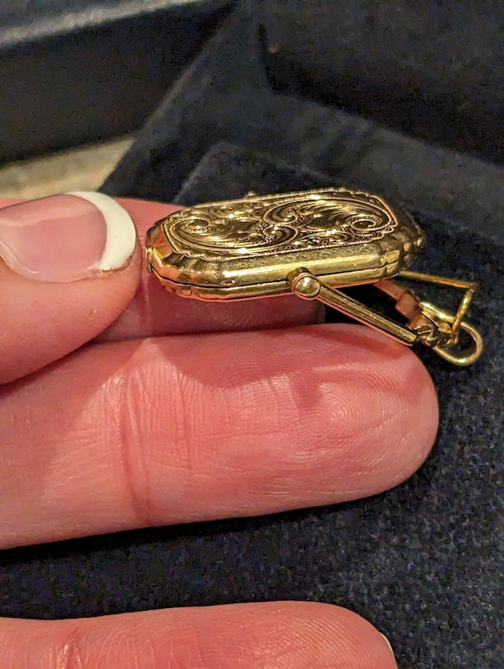 Immaculate Solid Gold Spinner Embossed Bottom Ope… - image 8