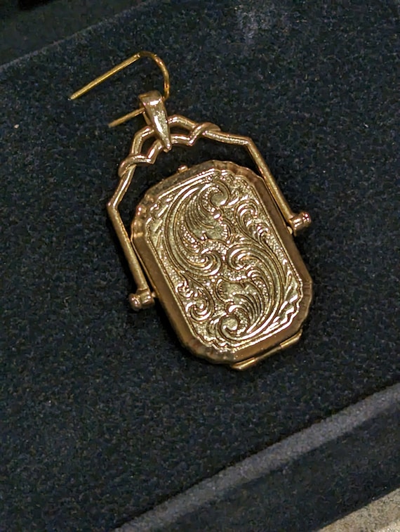 Immaculate Solid Gold Spinner Embossed Bottom Ope… - image 1