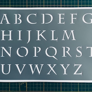 Plantilla Adhesiva de PVC Reutilizable 30 x 20 cm Alfabeto Antiguo Vintage (3 cm de altura por letra)