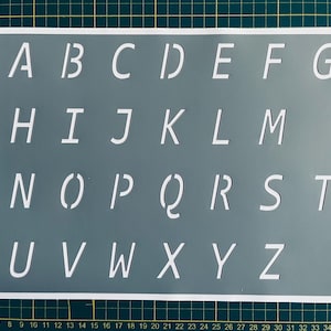 Plantilla adhesiva reutilizable de PVC de 30 x 20 cm con letras cursivas (3 cm de altura por letra)