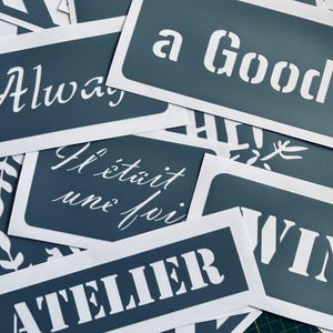 Plantilla adhesiva de PVC con letras personalizadas | 3 cm de alto | Fuente tipográfica vintage | Hasta 10 caracteres | Plantilla para personalizar