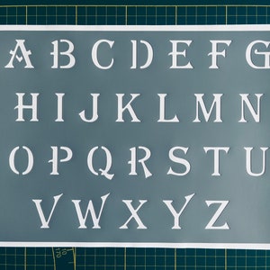 Plantilla Adhesiva de PVC Reutilizable 30 x 20 cm Alfabeto Antiguo Vintage (3 cm de altura por letra)
