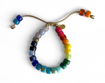 The Phoebe: Starry Night-collectie met regenboogkleurige edelsteenkralenarmband en sterkralen