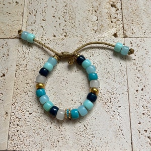 The Breakers • Edelstein Perlen Armband mit goldenen Stardust Spacers • Lurex Schnur • Verstellbar