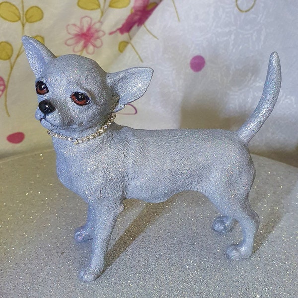 Chihuahua short haired luxury statue, in shimmering silver