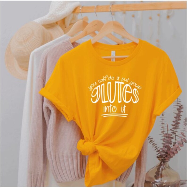 Funny Yoga Tshirt Inspirational Women/'s Tee Put your glutes into it Athletic Tee Gym top Workout Tees Motivational Workout
