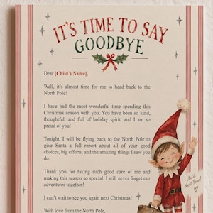 Könnte beinhalten: Eine rechteckige Karte mit rot gestreiften Rändern, dem Text IT'S TIME TO SAY GOODBYE und einem Brief von einem Elf. Die Karte zeigt eine Illustration eines Elfen im roten Anzug mit einem Koffer. Eine matte rote Weihnachtskugel liegt daneben.