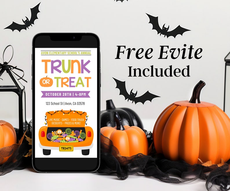 Może przedstawiać: Smartfon wyświetlający cyfrowe zaproszenie na imprezę Trunk or Treat w szkole podstawowej Avon. Impreza odbędzie się 28 października w godzinach od 16:00 do 20:00. Zaproszenie zawiera kresk&oacute;wkową ilustrację bagażnika samochodu wypełnionego słodyczami i tekst "TRUNK OR TREAT".