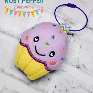 Mini peluche spongieuse, petit gâteau, motif de broderie machine TÉLÉCHARGEMENT NUMÉRIQUE