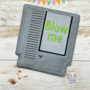 Design de bordado à máquina para patch "Blow Me" (2 tamanhos incluídos) - DOWNLOAD DIGITAL